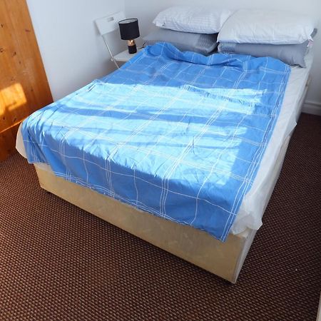 Many Worlds Meet - Eurostar, Wimbledon 30 Mins, Central London, Gatwick 15 Mins - Spacious, Sleeps Up To 16 Plus Cot - Free Wifi, Parking - Next To Lloyd Park, Great For Families, Walkers, Relocators - Ideal For Contractors Croydon Dış mekan fotoğraf